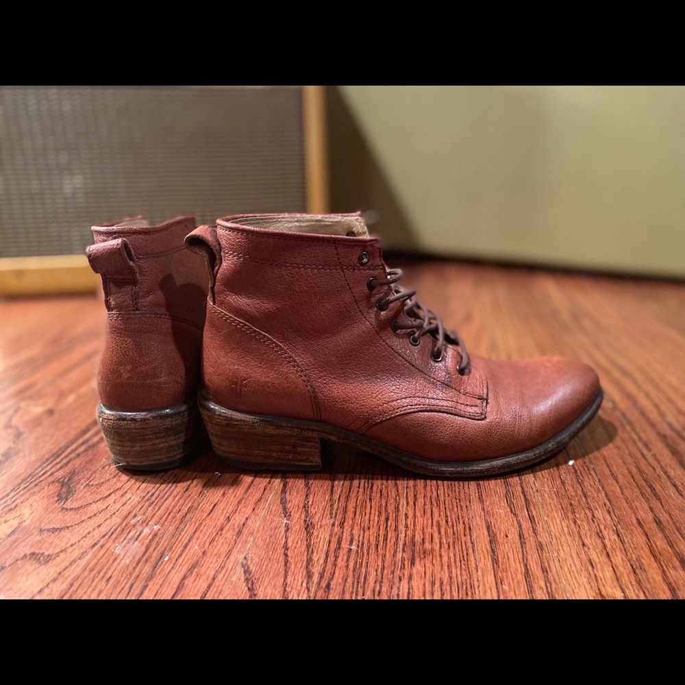 Frye Carson Lace Up Bootie Sz 8.5